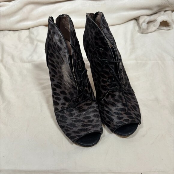 Louise et Cie Veronica Cow Hair Leopard Print Booties Tie Front Heels Size 8.5M - Picture 1 of 6